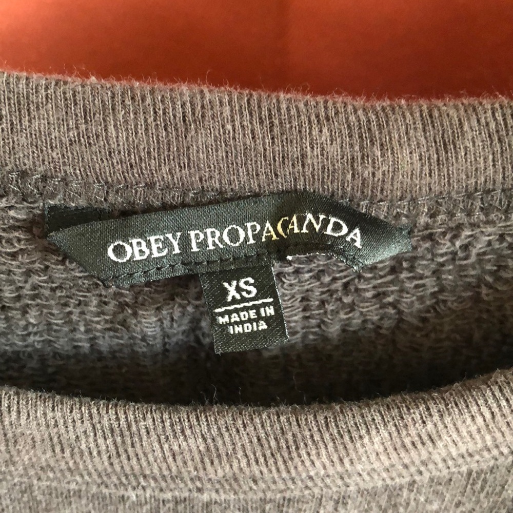 Crewneck - Picture 3 of 4